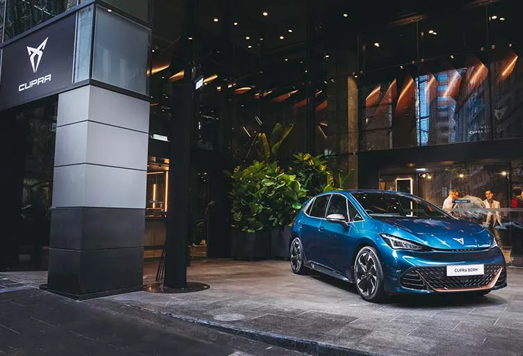 CUPRA City Garage Münih – Almanya’daki CUPRA kullanıcı deneyimi mekanı